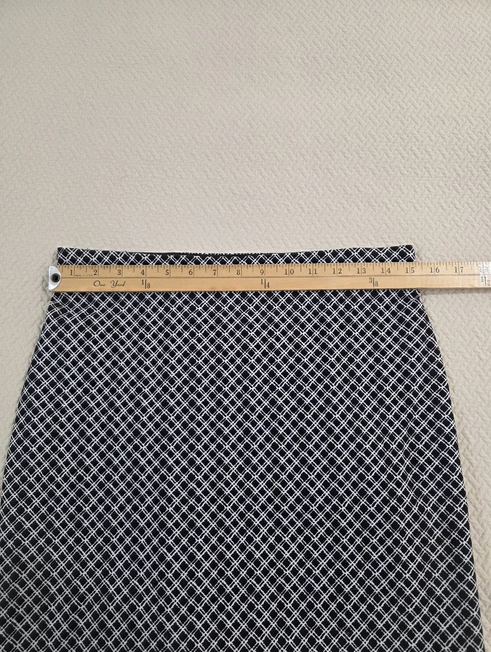 Studio Point Black & White Diamond Pattern Pencil Skirt - Size Medium